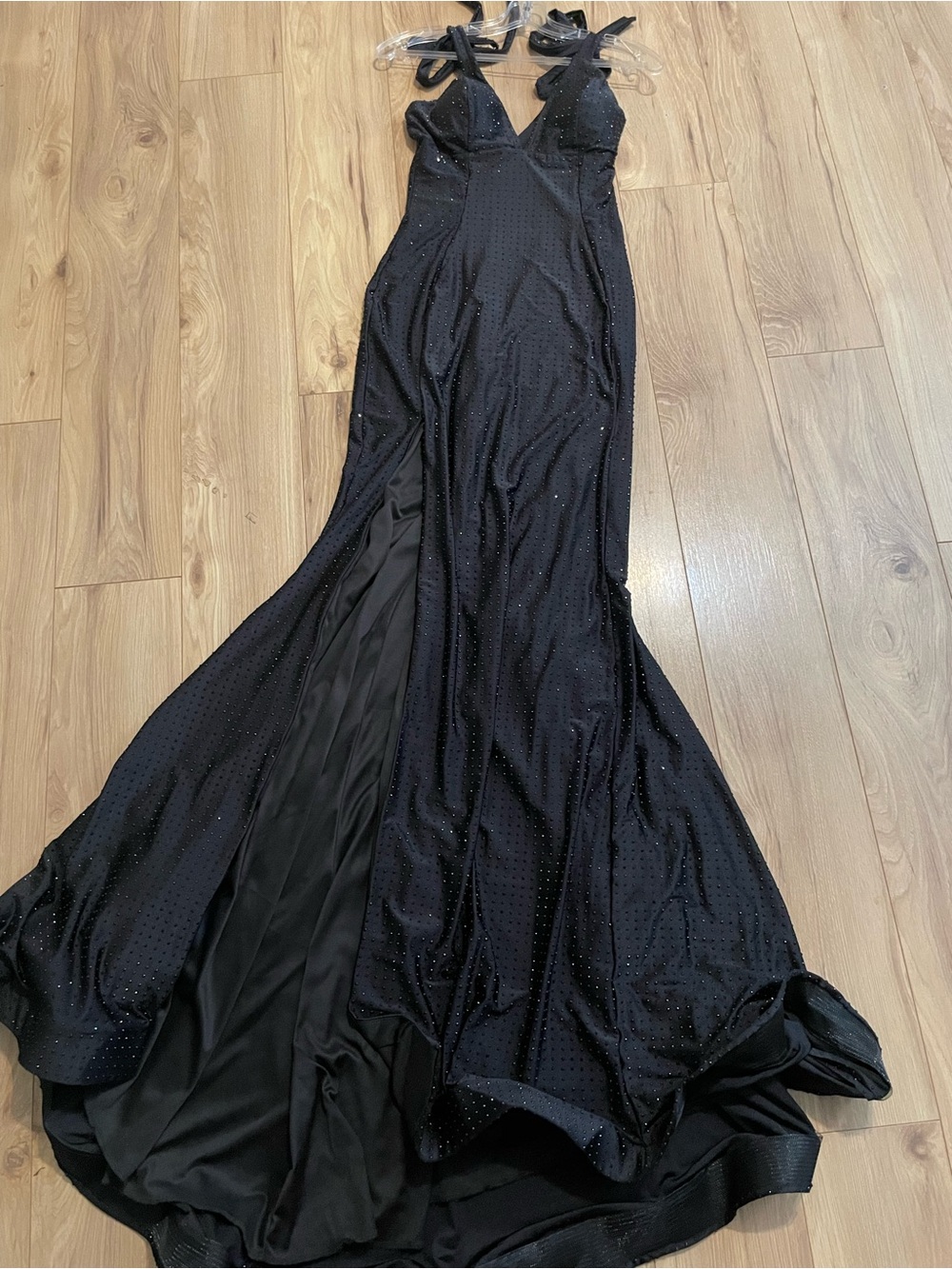 Elegant Black Halter Prom Gown with Side Thigh Slit - Picture 5 of 14